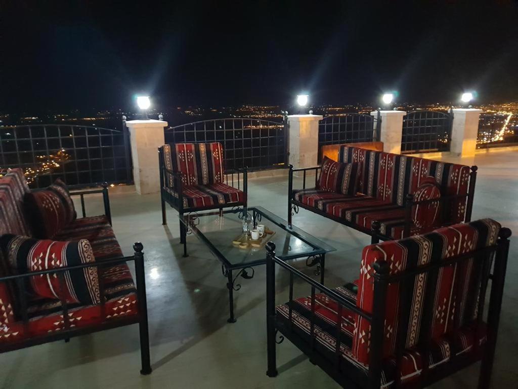 Mardin Tarihi Ulu Cami Yani, Tarihi Konak Esterno foto