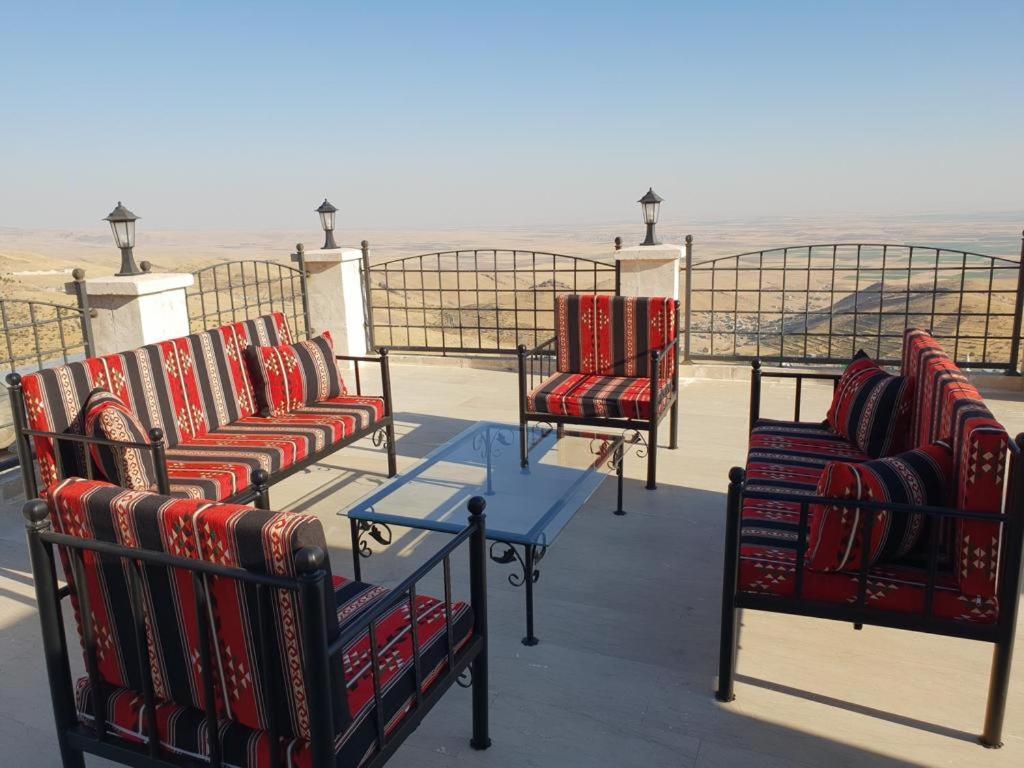 Mardin Tarihi Ulu Cami Yani, Tarihi Konak Esterno foto