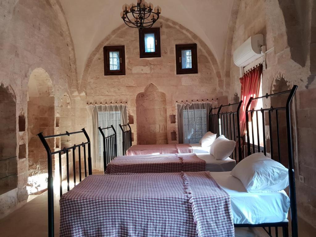 Mardin Tarihi Ulu Cami Yani, Tarihi Konak Esterno foto
