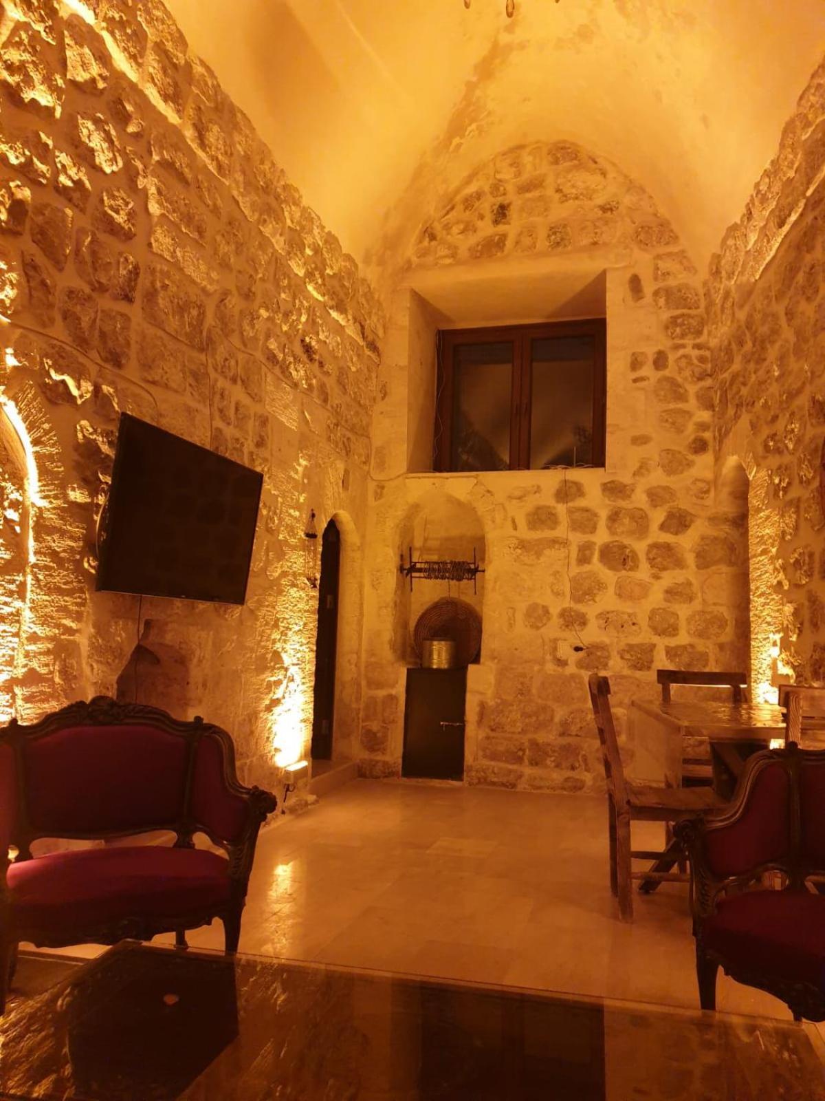 Mardin Tarihi Ulu Cami Yani, Tarihi Konak Esterno foto