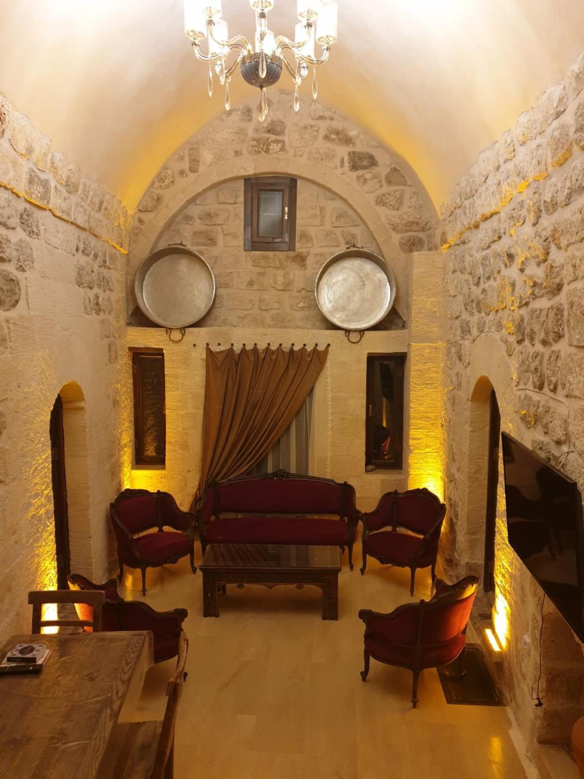 Mardin Tarihi Ulu Cami Yani, Tarihi Konak Esterno foto